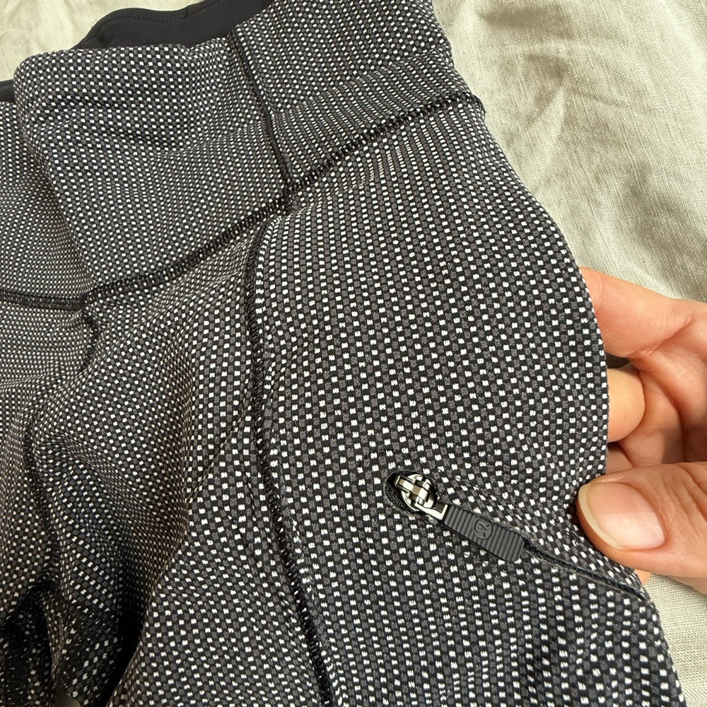 Lululemon Black and White Micro-Pattern yoga pants NWOT
